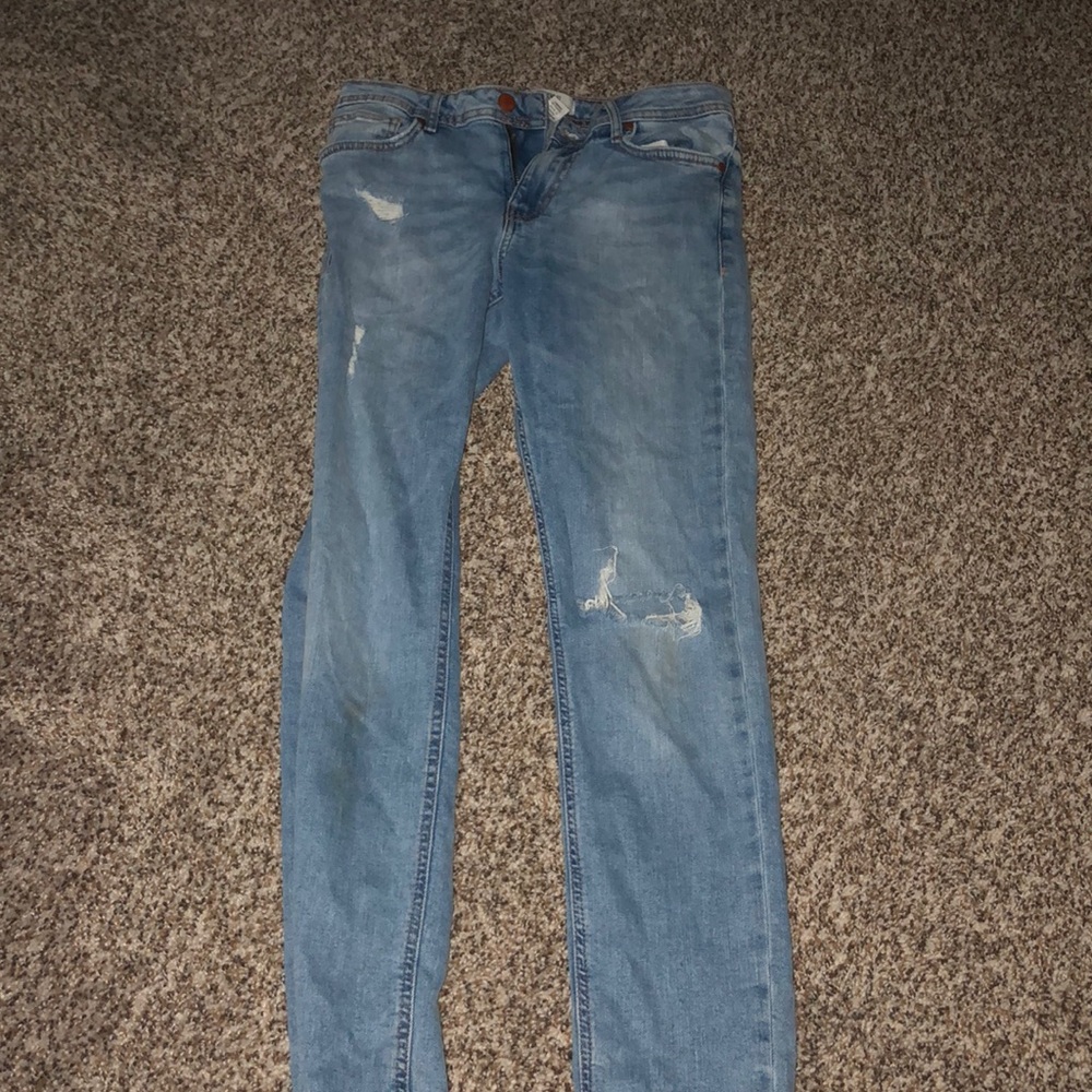 Light Wash Ripped Jeans